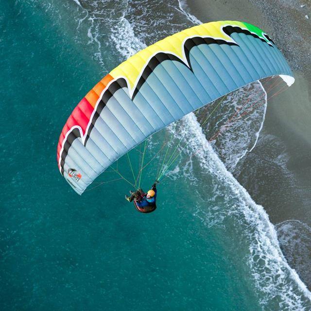 پاراگلایدر سواری، چتربال سواری یا پاراگلایدینگ (به انگلیسی: Paragliding)